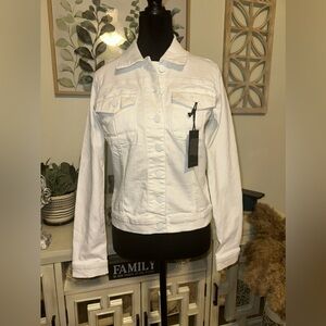 NWT KUT from the Kloth
Stretch Denim Amelia Long Sleeve Jacket SZ-Small